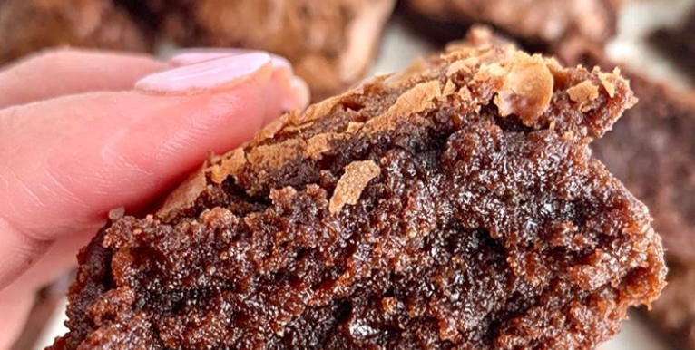 FLOURLESS CASHEW BUTTER BROWNIES