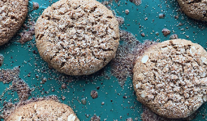 Gingerbread Oatmeal Crumb Cookies